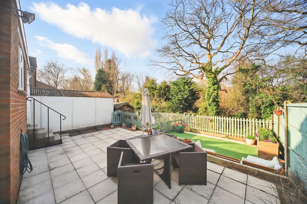 Woolgreaves Drive-Garden.02