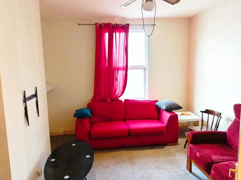1-Bedroom Flat to Rent – Prime Location at Dock