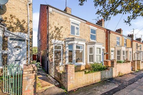3 bedroom semi-detached house to rent, West Parade, PETERBOROUGH PE3