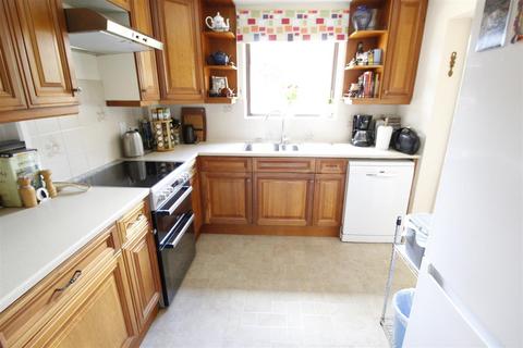 15 Godley Road, Byfleet, West Byfleet, KT14 7EW