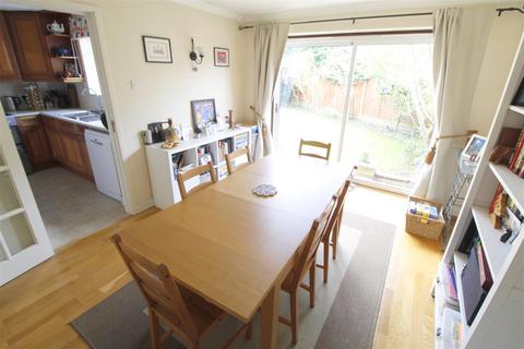 15 Godley Road, Byfleet, West Byfleet, KT14 7EW