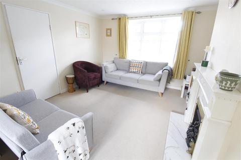 15 Godley Road, Byfleet, West Byfleet, KT14 7EW