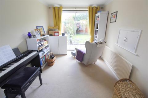 15 Godley Road, Byfleet, West Byfleet, KT14 7EW