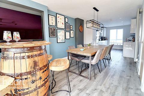 4 bedroom link detached house for sale, Emmetts Grove, Hampton Gardens