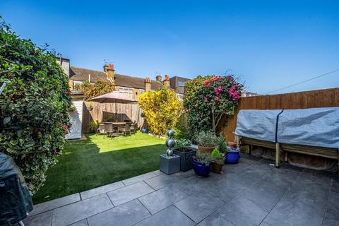 7 Freshford Street, London, SW18 3TG