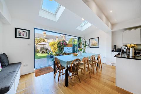 7 Freshford Street, London, SW18 3TG