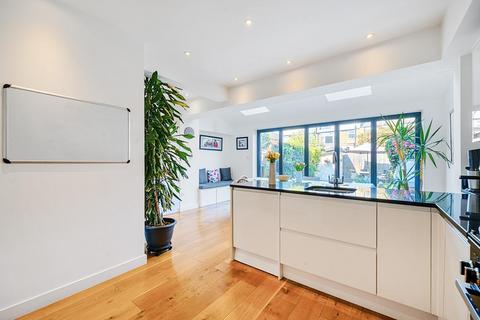 7 Freshford Street, London, SW18 3TG