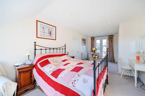 7 Freshford Street, London, SW18 3TG