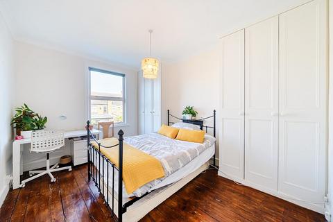 7 Freshford Street, London, SW18 3TG