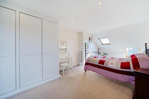 7 Freshford Street, London, SW18 3TG