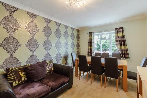 2 bedroom flat to rent, Arlington Lodge, Monument Hill, Weybridge, KT13