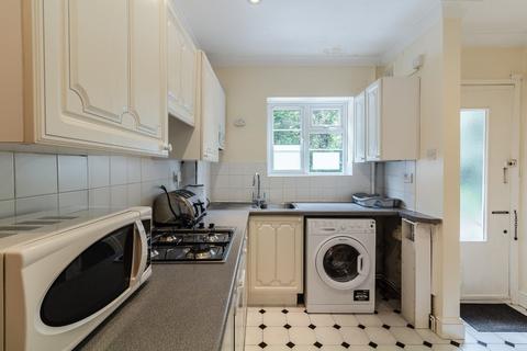 2 bedroom flat to rent, Arlington Lodge, Monument Hill, Weybridge, KT13