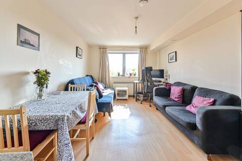 1 bedroom flat to rent, Wallace Court, Balham, London, SW17