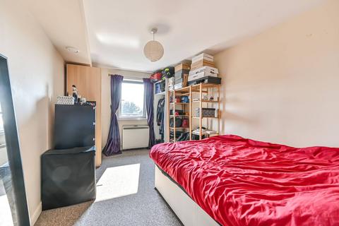 1 bedroom flat to rent, Wallace Court, Balham, London, SW17