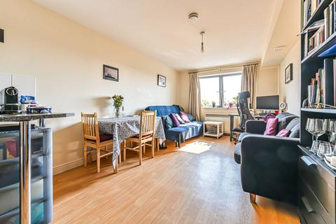 1 bedroom flat to rent, Wallace Court, Balham, London, SW17