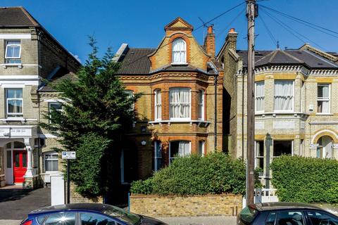2 bedroom flat to rent, Ouseley Road, Balham, London, SW12