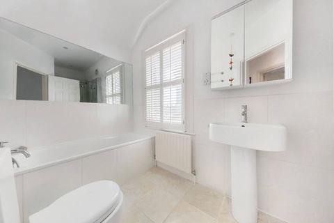 2 bedroom flat to rent, Ouseley Road, Balham, London, SW12
