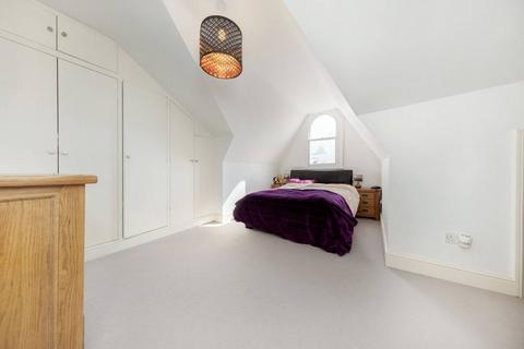 2 bedroom flat to rent, Ouseley Road, Balham, London, SW12