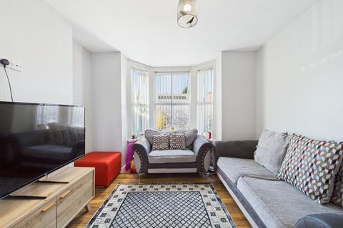 2 Abbey Grove, Nottingham, NG3 3AU