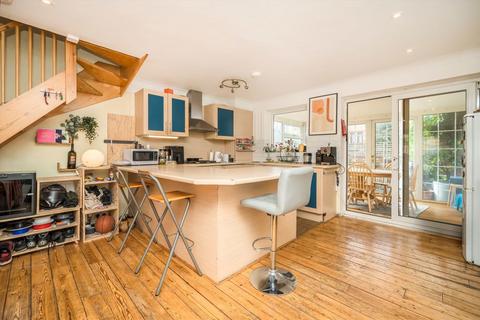 20 Torrington Place, London, E1W 2UY