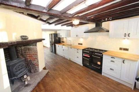 3 bedroom cottage to rent, Village Road, Denham Village