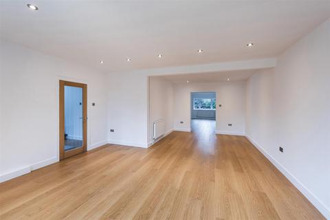 4 bedroom detached house to rent, Valley Forge Close, Tonbridge