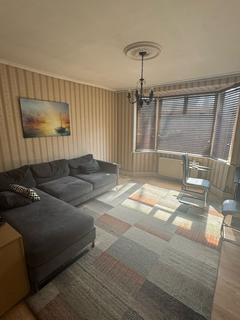 3 bedroom terraced house to rent, Greeford, UB6