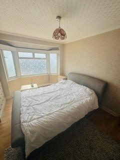 3 bedroom terraced house to rent, Greeford, UB6