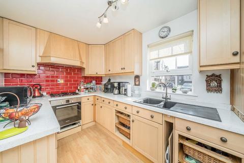 2 bedroom semi-detached house to rent, Park Crescent, Twickenham TW2
