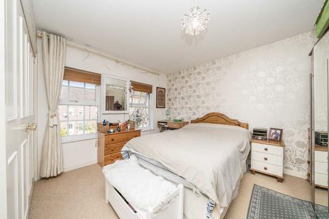 2 bedroom semi-detached house to rent, Park Crescent, Twickenham TW2
