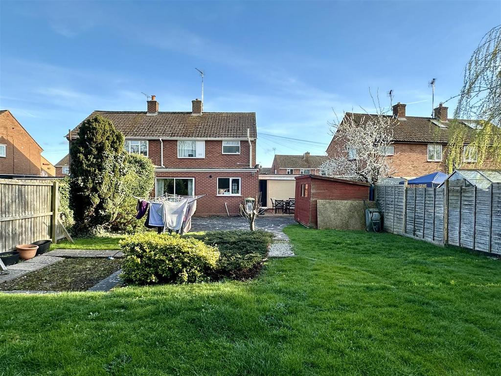 Garden to house