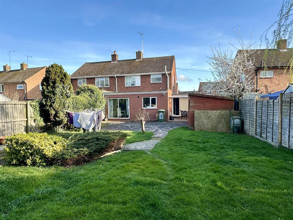 Garden to house