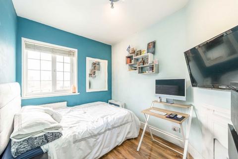 4 bedroom semi-detached house for sale, Bewlys Road, London SE27