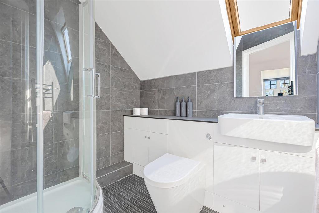 Bedroom 3 En-suite Shower