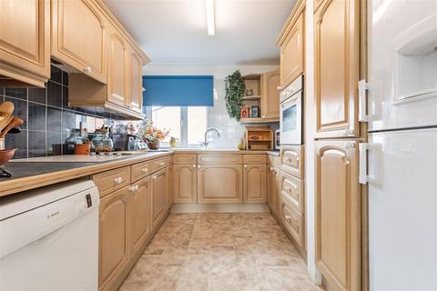3 bedroom flat for sale, Pine View Manor, Hartland Road, Epping