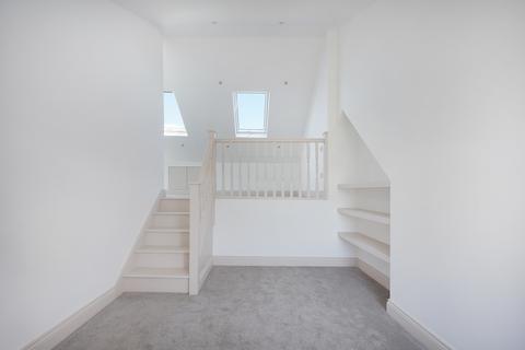 56 Rathcoole Avenue, London, N8 9NA