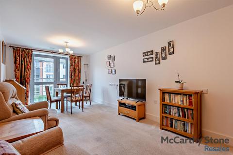 1 bedroom apartment for sale, Kings Place, Fleet Road, Fleet, Hampshire