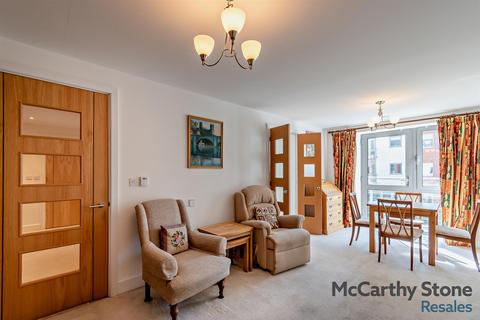 1 bedroom apartment for sale, Kings Place, Fleet Road, Fleet, Hampshire
