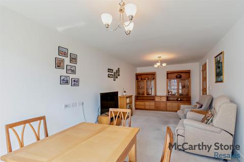 1 bedroom apartment for sale, Kings Place, Fleet Road, Fleet, Hampshire