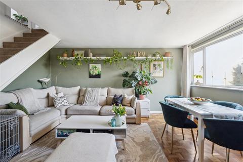 2 bedroom apartment for sale, North Orbital Road, Denham Green