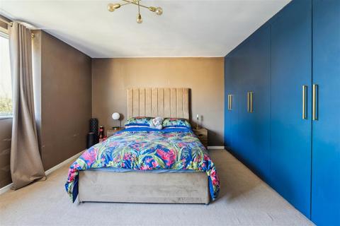 2 bedroom apartment for sale, North Orbital Road, Denham Green