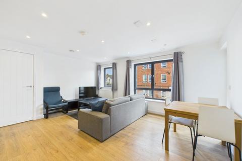 2 bedroom flat for sale, Station Close, Horsham RH13