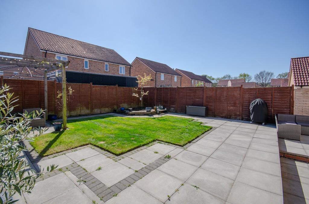 Rear garden pic 2.jpg