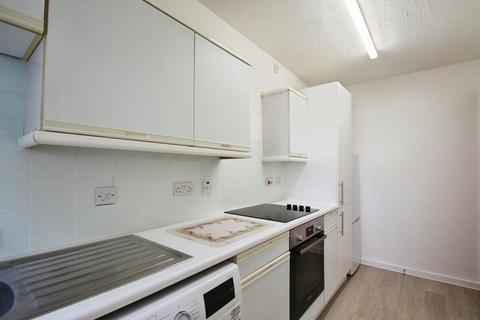 1 bedroom apartment to rent, Knowles Close, West Drayton UB7