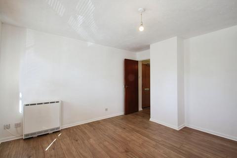 1 bedroom apartment to rent, Knowles Close, West Drayton UB7