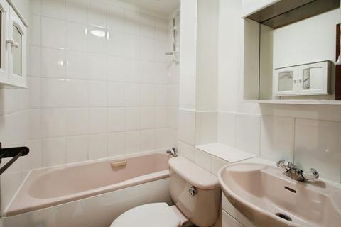 1 bedroom apartment to rent, Knowles Close, West Drayton UB7