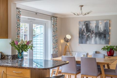 38 Windy Wood, Godalming, GU7 1XX