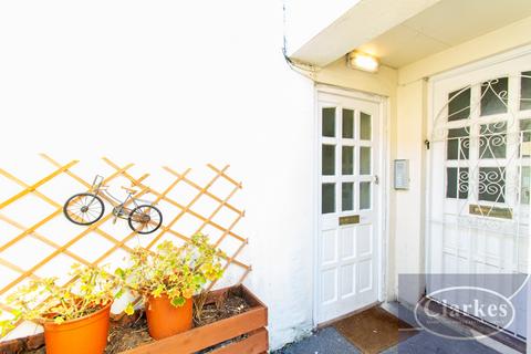 2 bedroom apartment for sale, 2 Bed Flat With Parking in Winton