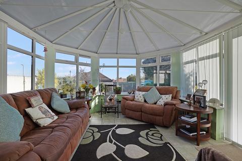 3 bedroom chalet for sale, Herbert Road, Rainham