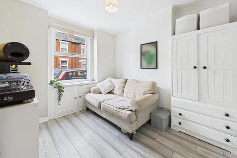 18 Swan Road, Gloucester, GL1 3BJ